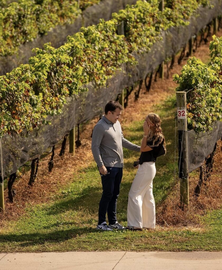 COUPLE GETTING ENGAGED AT WINERY